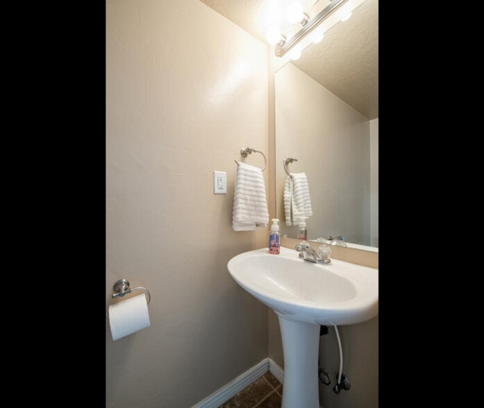 Building Photo - 1276 Firefly Dr