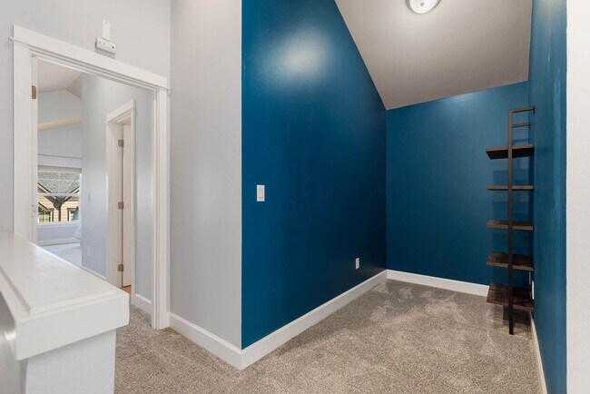 Building Photo - 7123 Shinkle Pl SW
