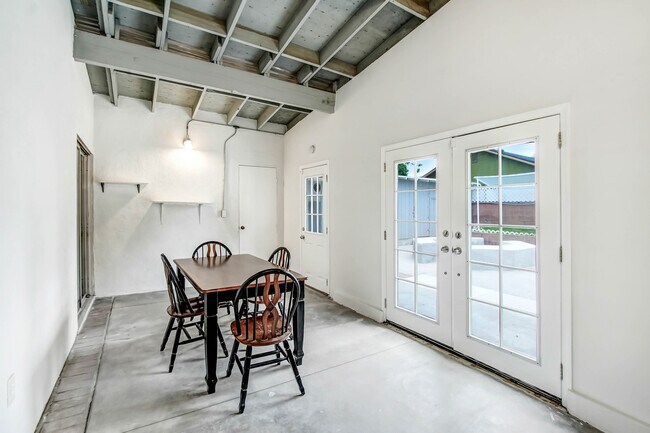 Building Photo - 6437 Graves Ave