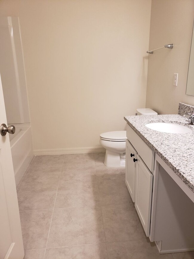 Building Photo - Charming Sawgrass Bay Home with Spacious Split Floor Plan