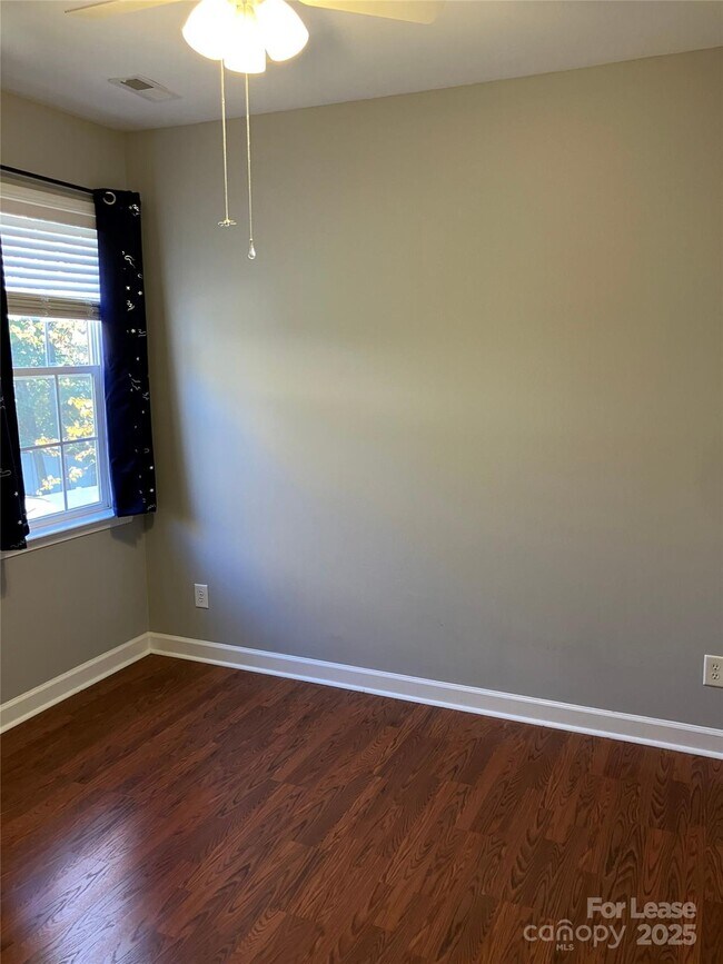 Building Photo - 8532 Westmoreland Lake Dr