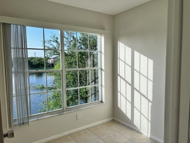 Building Photo - 153 Santa Clara Dr