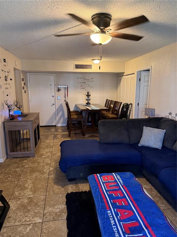 Building Photo - 716 Oakgrove Dr