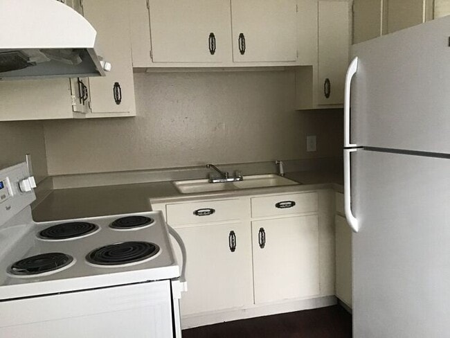 Building Photo - Cute 1 Bd, 1 BA, Downstairs Apartment. #1