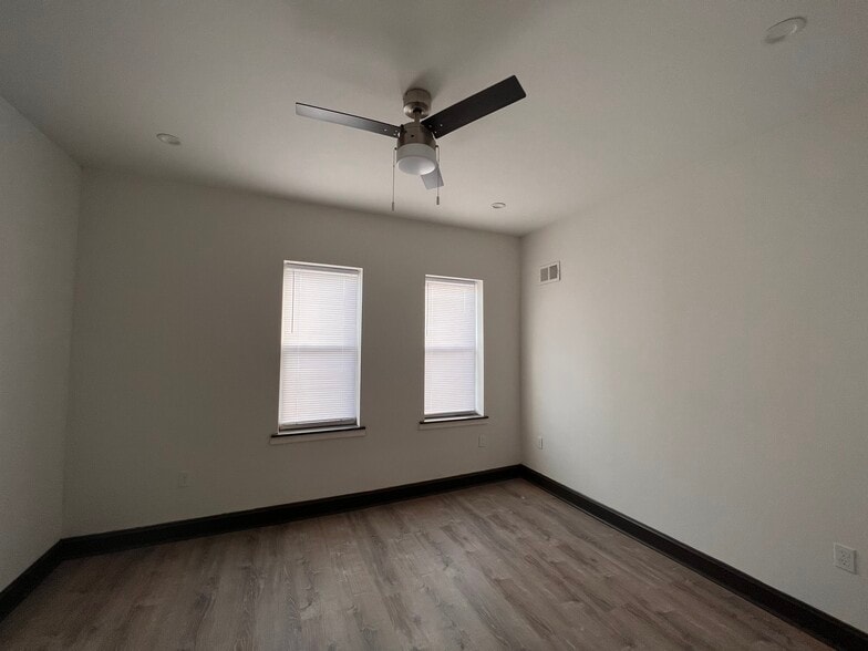 Master Bedroom - 825 E Madison St