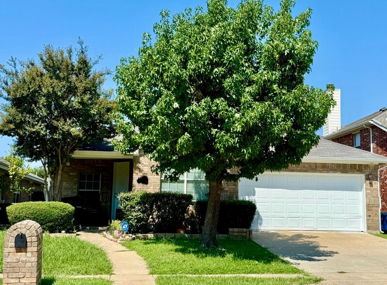 Primary Photo - 4515 Sawgrass Dr