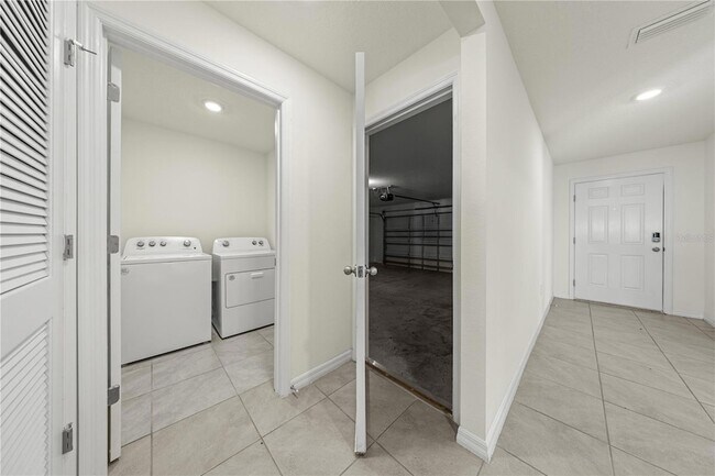 Building Photo - 8748 SW 49th Cir