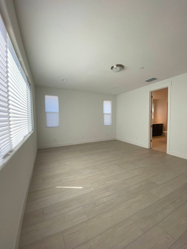 Building Photo - Stunning Like-New Home for Rent in Ellis C...