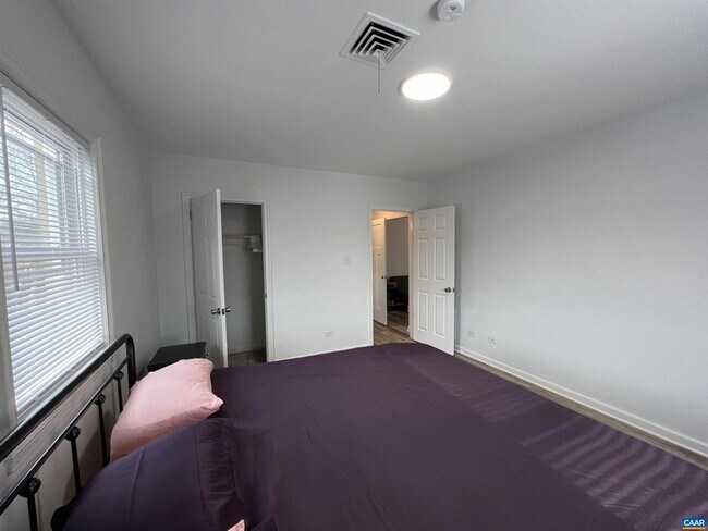 Building Photo - 301 7th St SW