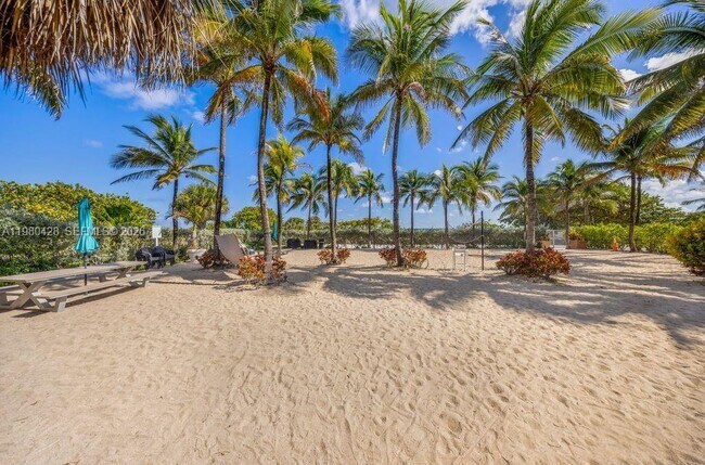 Building Photo - 9172 Collins Ave