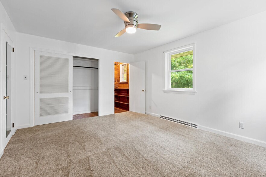 Building Photo - 68 Wilshire Dr