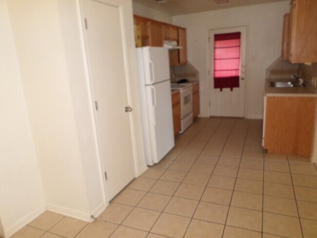 Building Photo - 1310 Chips Dr