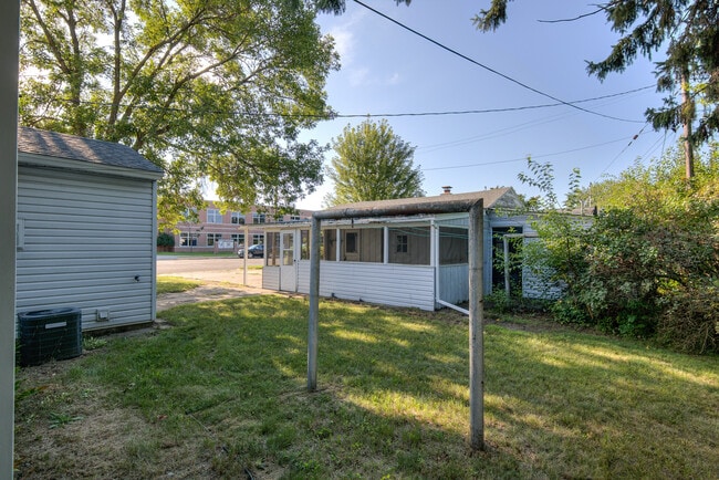 Building Photo - 2204 Keith St