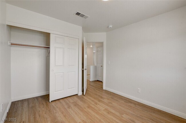 Building Photo - 1441 Iron Springs Dr