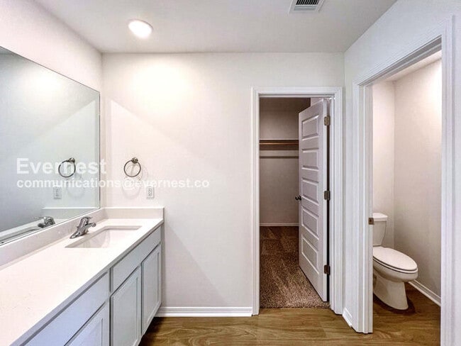 Building Photo - 1607 Ridgefield Cir