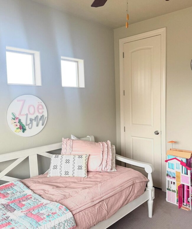 Building Photo - Beautifully Renovated 6 Bedroom Home in th...