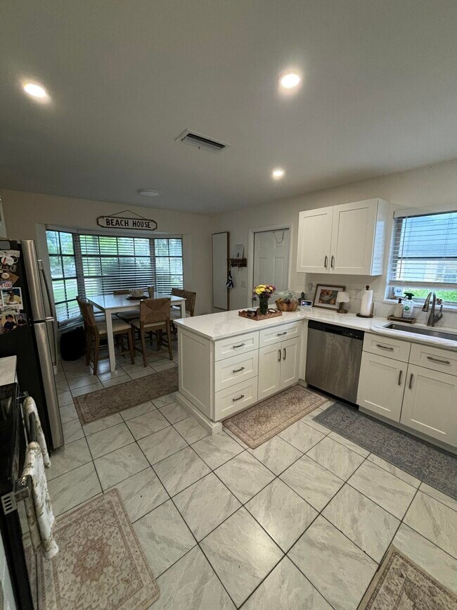 Building Photo - 800 Ibis Way