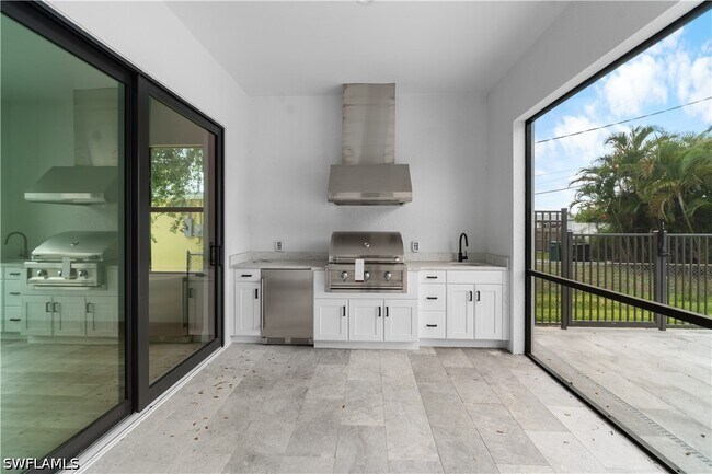 Building Photo - 837 91st Ave N