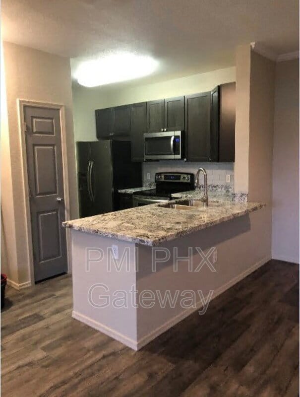 Building Photo - 5401 E Van Buren St