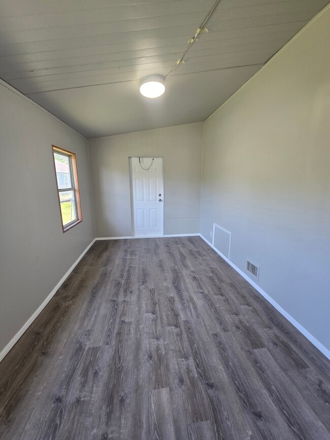 Building Photo - 1845 Mary Ln