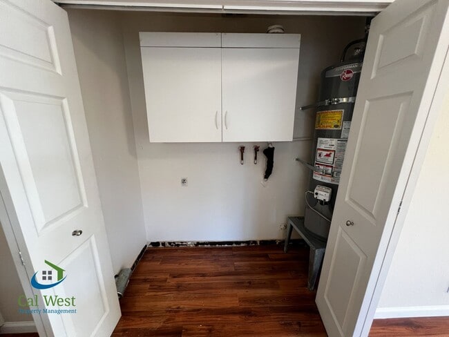 Building Photo - $2,895 Cute cozy 2/1 Condominium in South ...