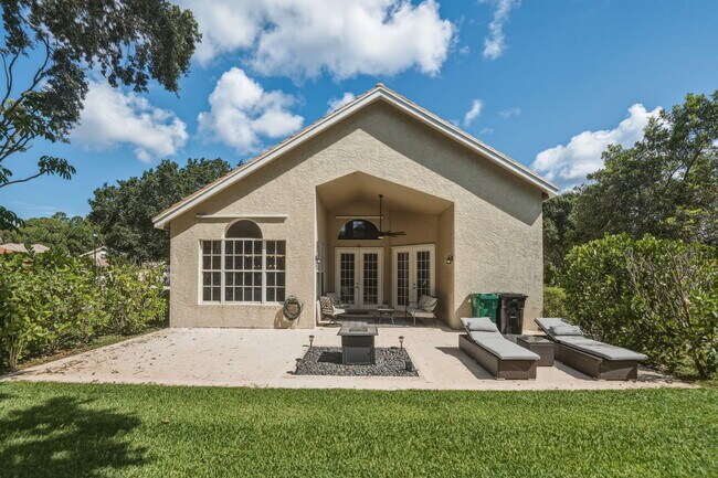 Building Photo - 609 SW St Thomas Cove