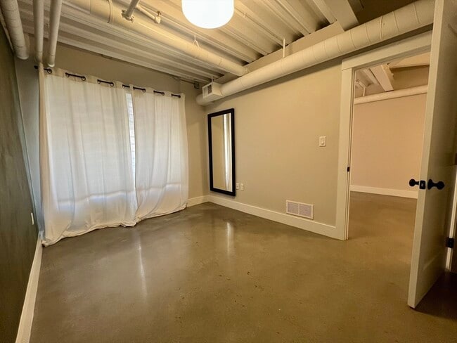 Building Photo - 305 Webster Ave