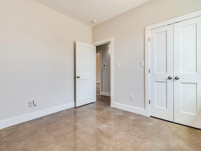 Building Photo - 500 Harmon Hills Cove