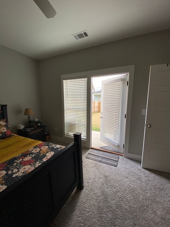 Building Photo - Fox Run Village Duette with Amenities