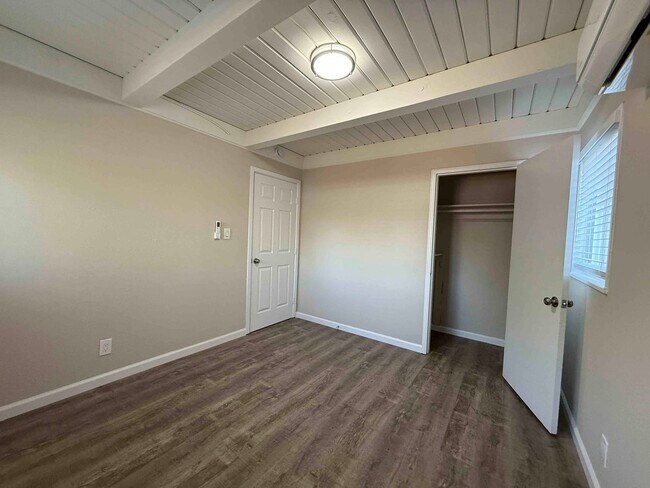 Building Photo - 3 Bed Home