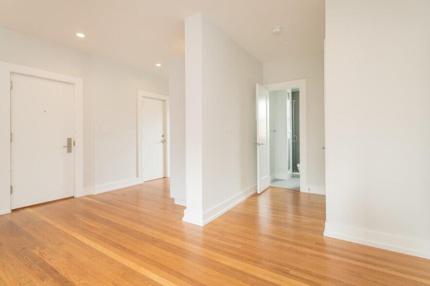 Building Photo - 6 Forest St