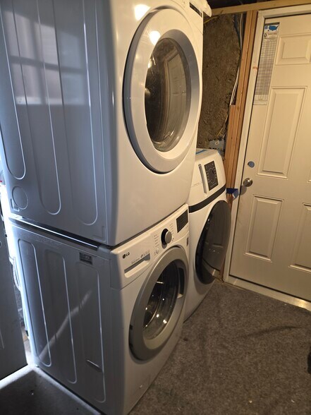 Building Photo - 223 Ray St