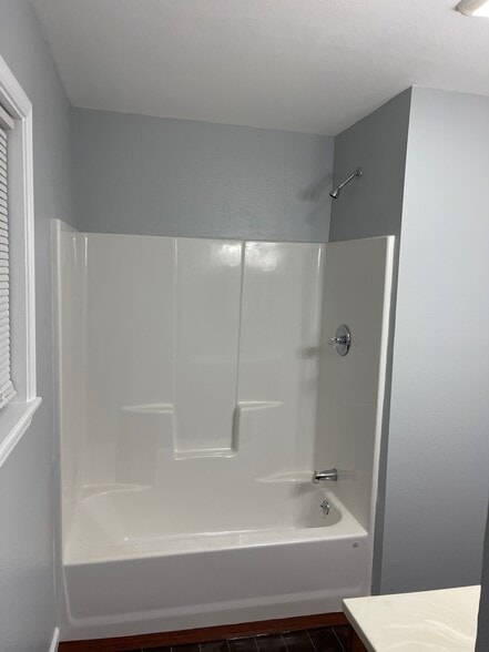 Main Bath - 229 W George St