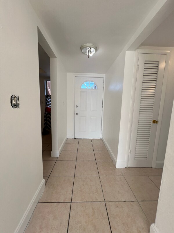 Building Photo - 1591 NE Miami Gardens Dr