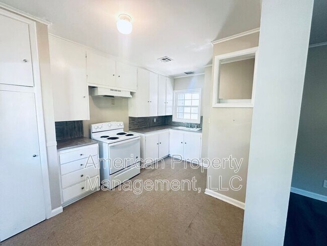 Building Photo - 1547 S Knoxville Ave