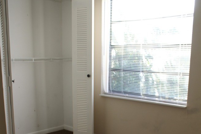 Building Photo - 4010 Atrium Dr