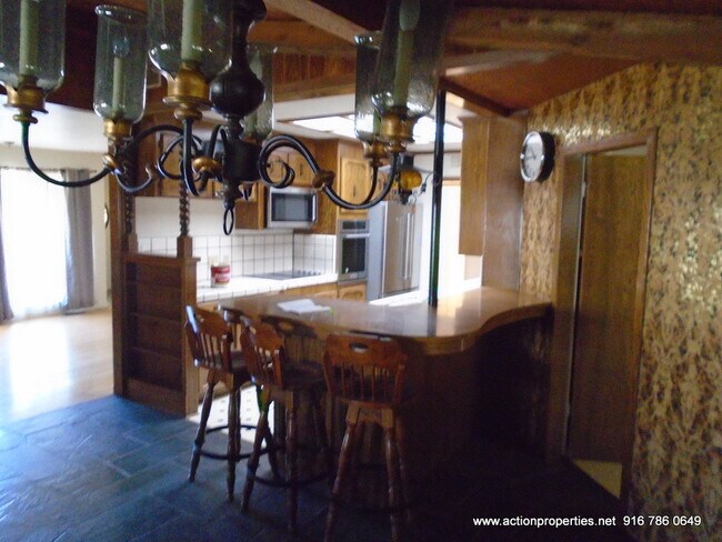 Building Photo - Central Roseville, Single Story Large Yard, Pool w/ Service 3 bedrooms, 2 baths,  1931sqft Gardne...