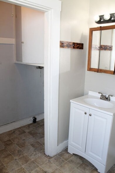 Building Photo - 20 Bellevue St