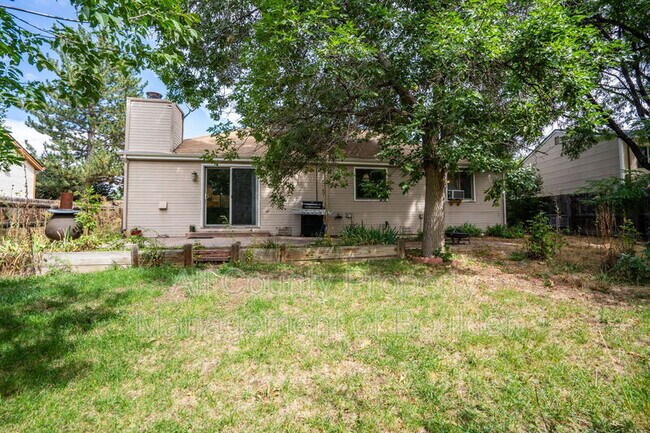 Building Photo - 819 Elliott St