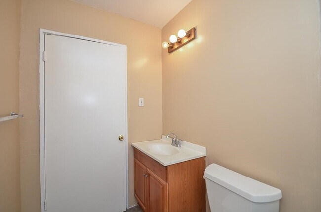 Building Photo - 5515 Flamingo Dr