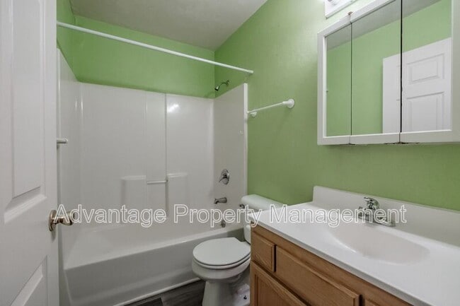 Building Photo - 2872 Raleigh Ct SE