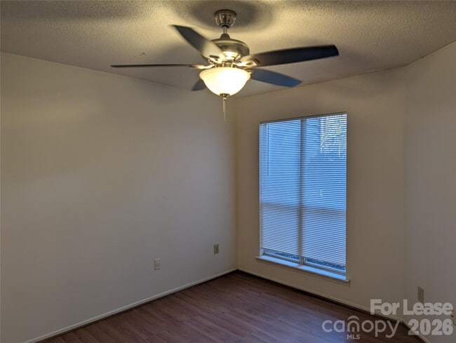 Building Photo - 943 Southwest Dr