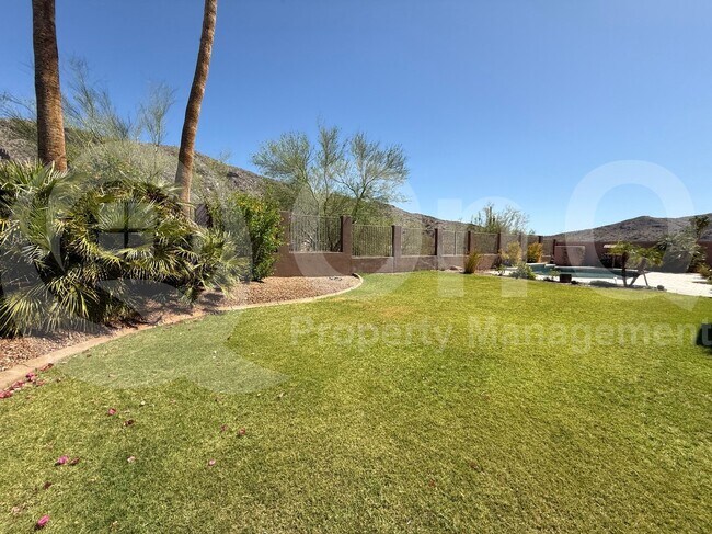 Building Photo - 902 E Desert Flower Ln