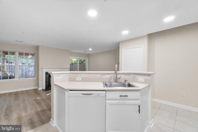 Building Photo - 111 Cavenrock Ct