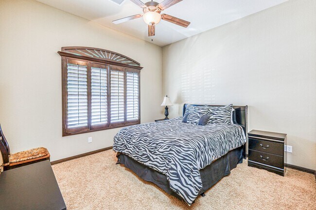 Building Photo - Westside area for Short Term Rental (Compl...
