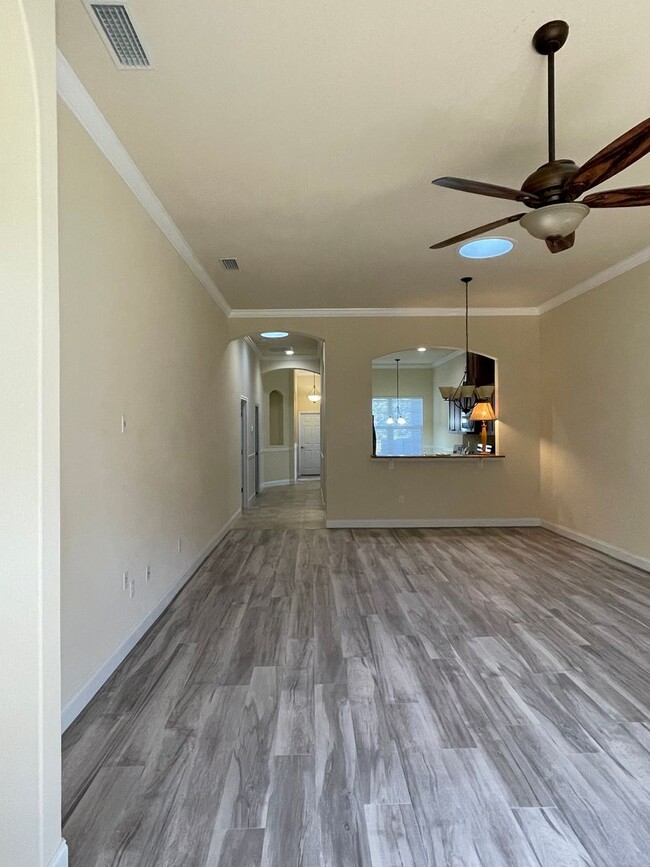 Building Photo - Like new 3 Bed 2 Bath quality home located...