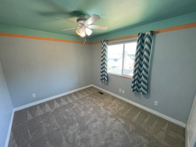 Building Photo - Lovely 3 Bedroom Home Close to Parks and Schools