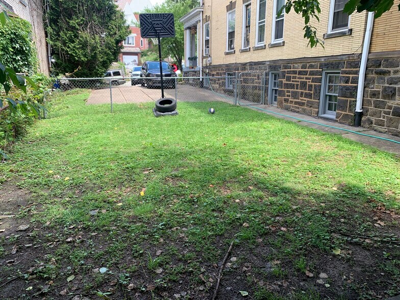 Building Photo - 418 Edgemont St