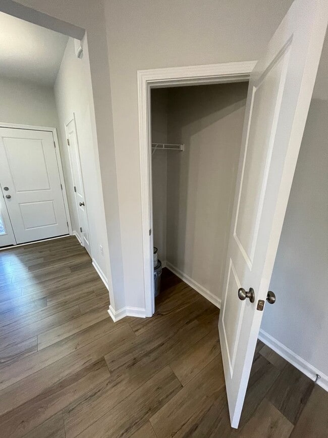 Building Photo - Charming 3 Bedroom Home Located in Raleigh