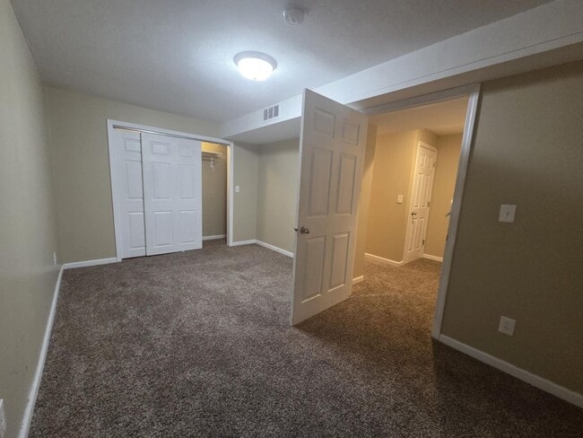 Building Photo - Large family corner lot home for rent!